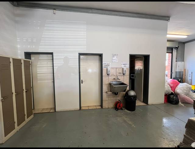 252M² WAREHOUSE TO LET IN HENNOPSPARK